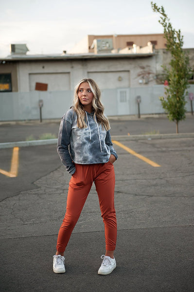 DT UPTOWN Lightweight Joggers in Burnt Orange