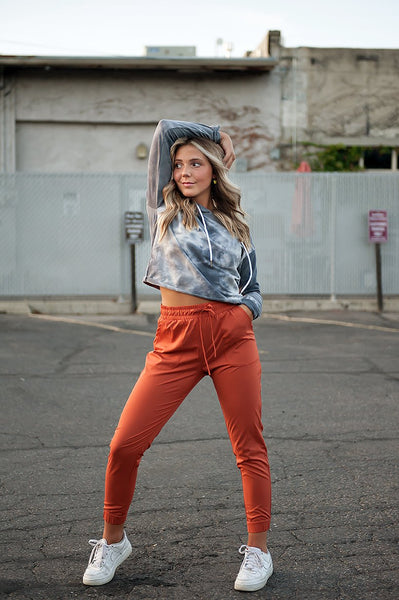 DT UPTOWN Lightweight Joggers in Burnt Orange